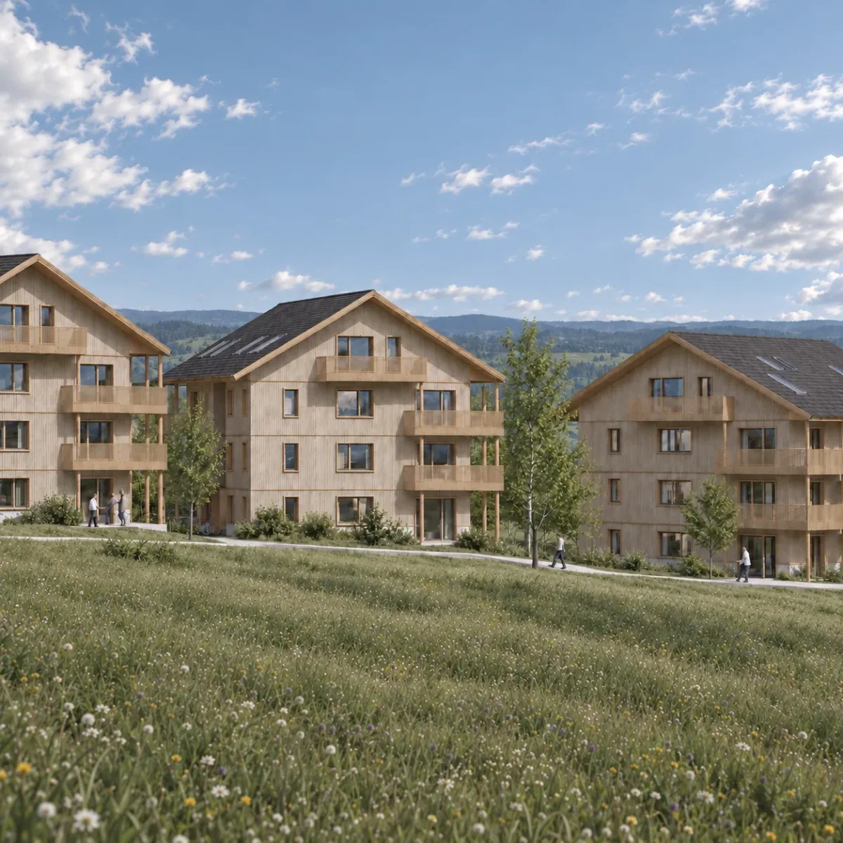 Quadratische Visualisierung von drei Wohnhäusern mit Holzfassaden am Hang und einer Blumenwiese im Vordergrund